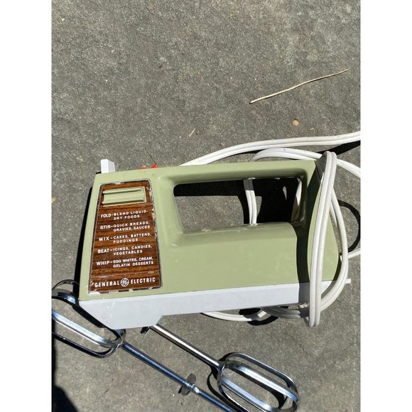 Vintage GE General Electric Deluxe 5 Speed Hand Mixer D2M22 Avocado Green - Picture 3 of 7